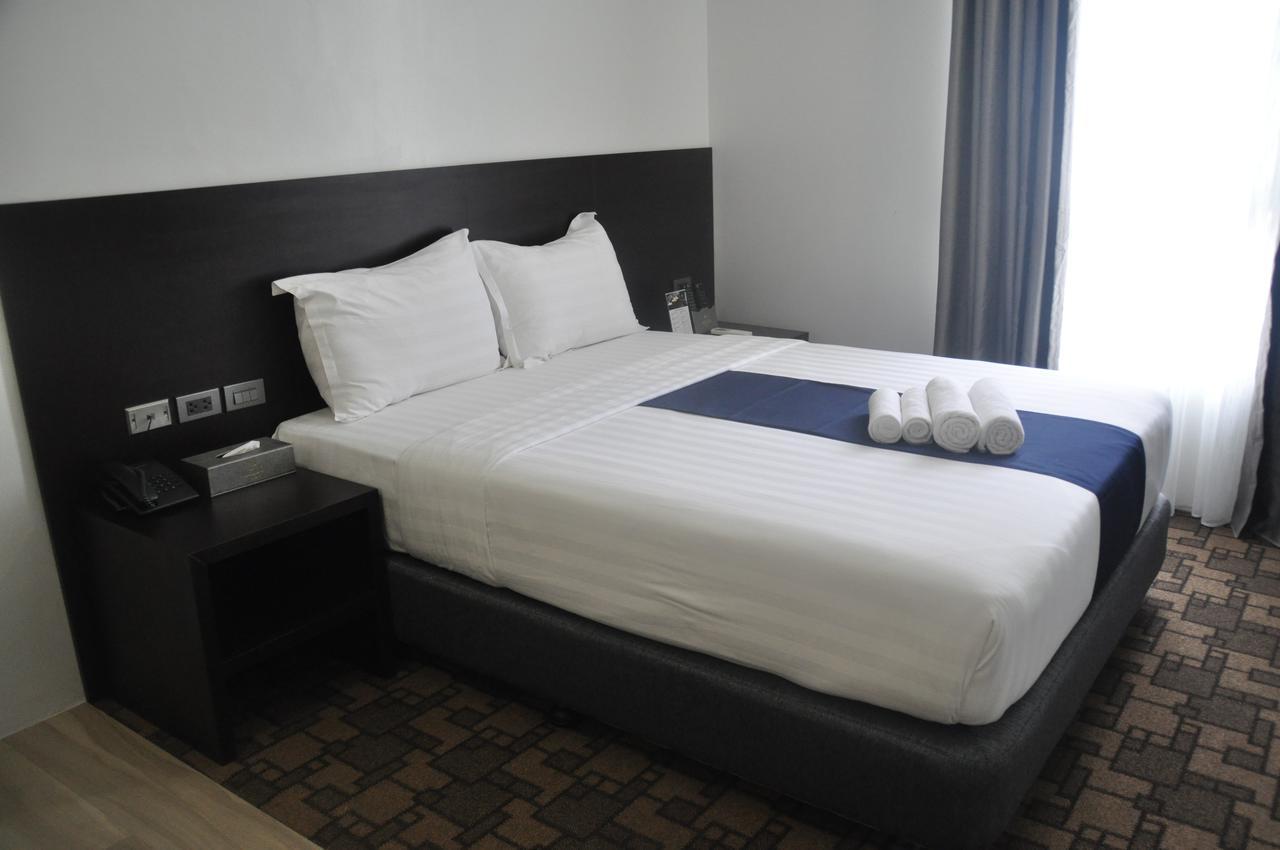 Mezzo Hotel Cebu Esterno foto